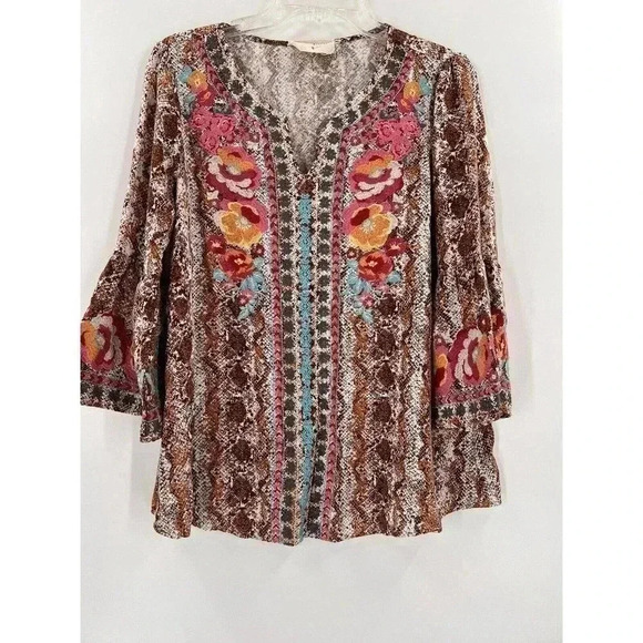 SAVANNAH JANE Animal Leopard Print Embroidered 3/4 Bell Sleeve V-Neck Top Small - Picture 2 of 6